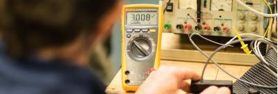 Instruments de mesure électrique et multimètres numériques